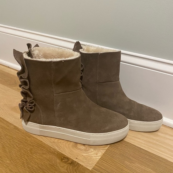 J/Slides AZALEA fleece lined Boots with back zipper and ruffles - Picture 1 of 6